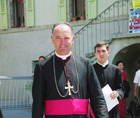 http://www.unavox.it/NuoveImmagini/CapitoloFSSPX2006/Mons_Fellay.jpg