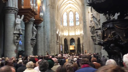 Giovani Cattolici Cacciati Dalla Cattedrale Di Bruxelles 28 Ottobre 17